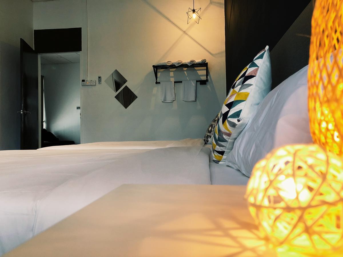 Hideout@Sixty4 Hotell Pinang Exteriör bild