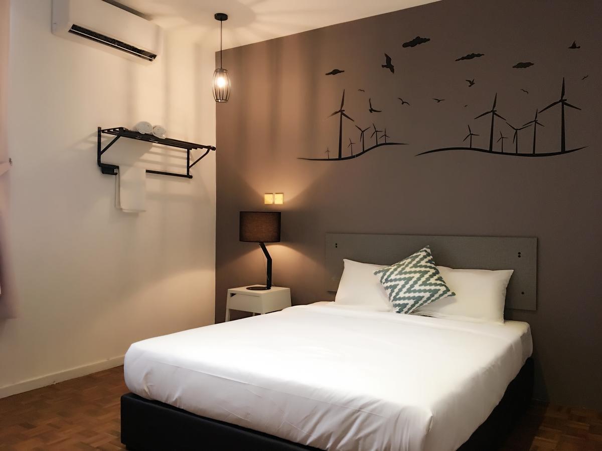 Hideout@Sixty4 Hotell Pinang Exteriör bild